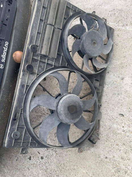 Volskwagen Golf V Minden alkatresze elado![Bontodik]